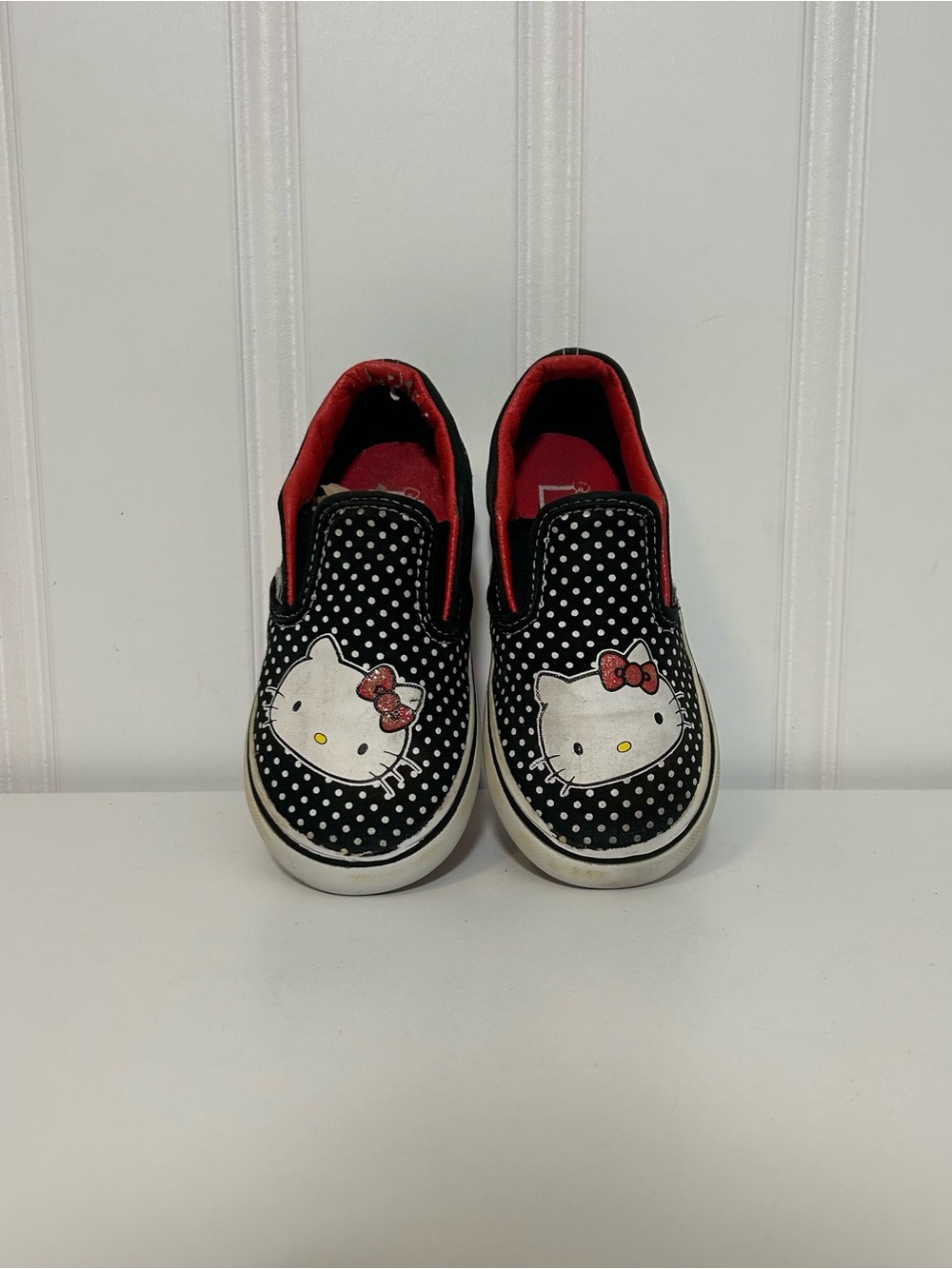 Vans slip on hello kitty polka dot black white red